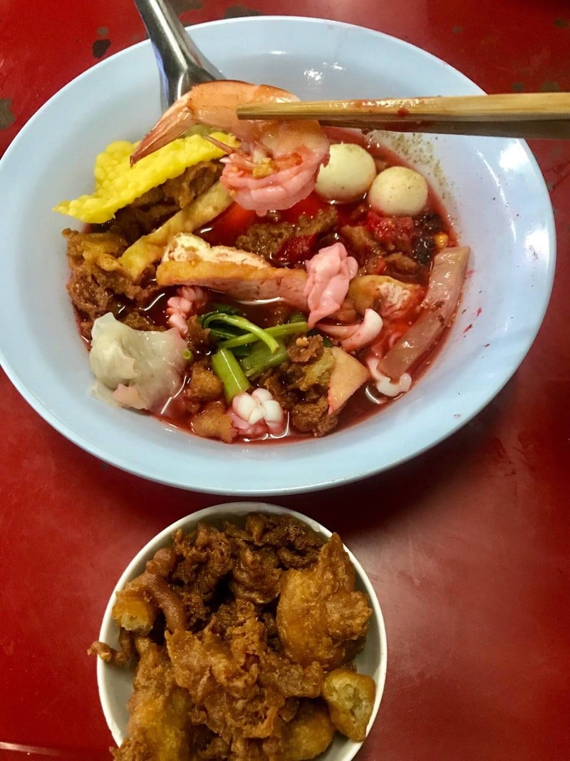 เกาเหลาเย็นตาโฟต้มยำทะเล กับแป้งกรอบๆ ร้อนๆ ยั่วๆ จร้า