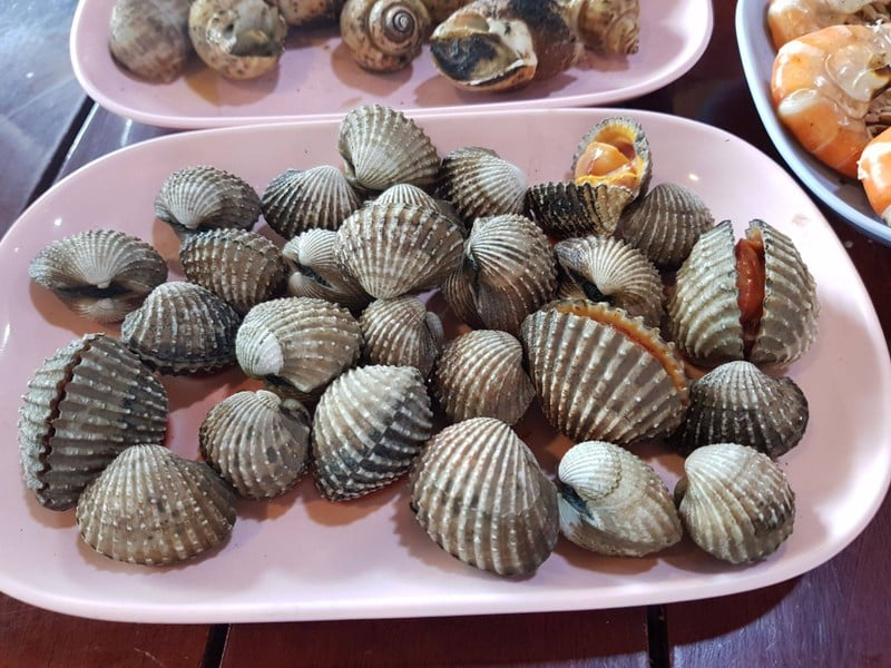 แซ่บ