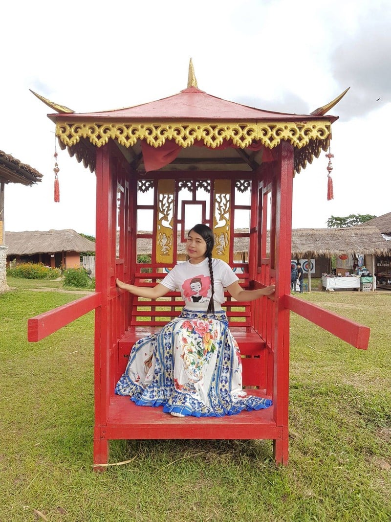 แบกเกี้ยวสิคะมองอะไร