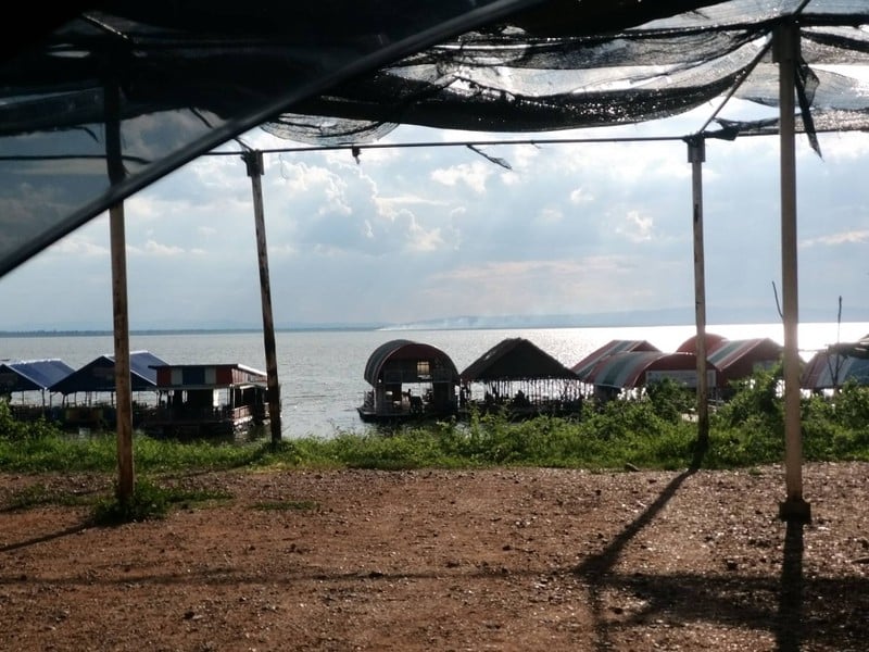 ร้านอาหารริมน้ำ