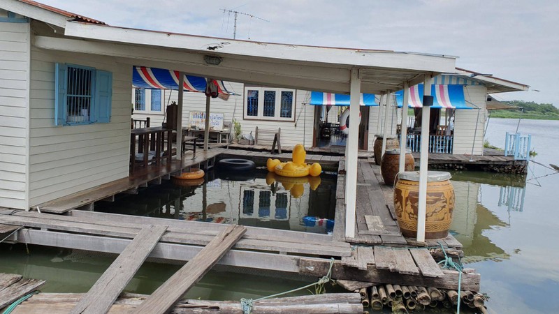 สระว่ายน้ำ