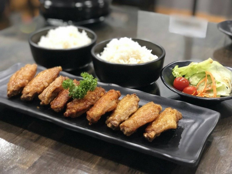 ไก่ทอด Jaychon มีให้เลือก 3 ซอส มีซอส เผ็ด น้ำผึ้ง กระเทียม 😍
