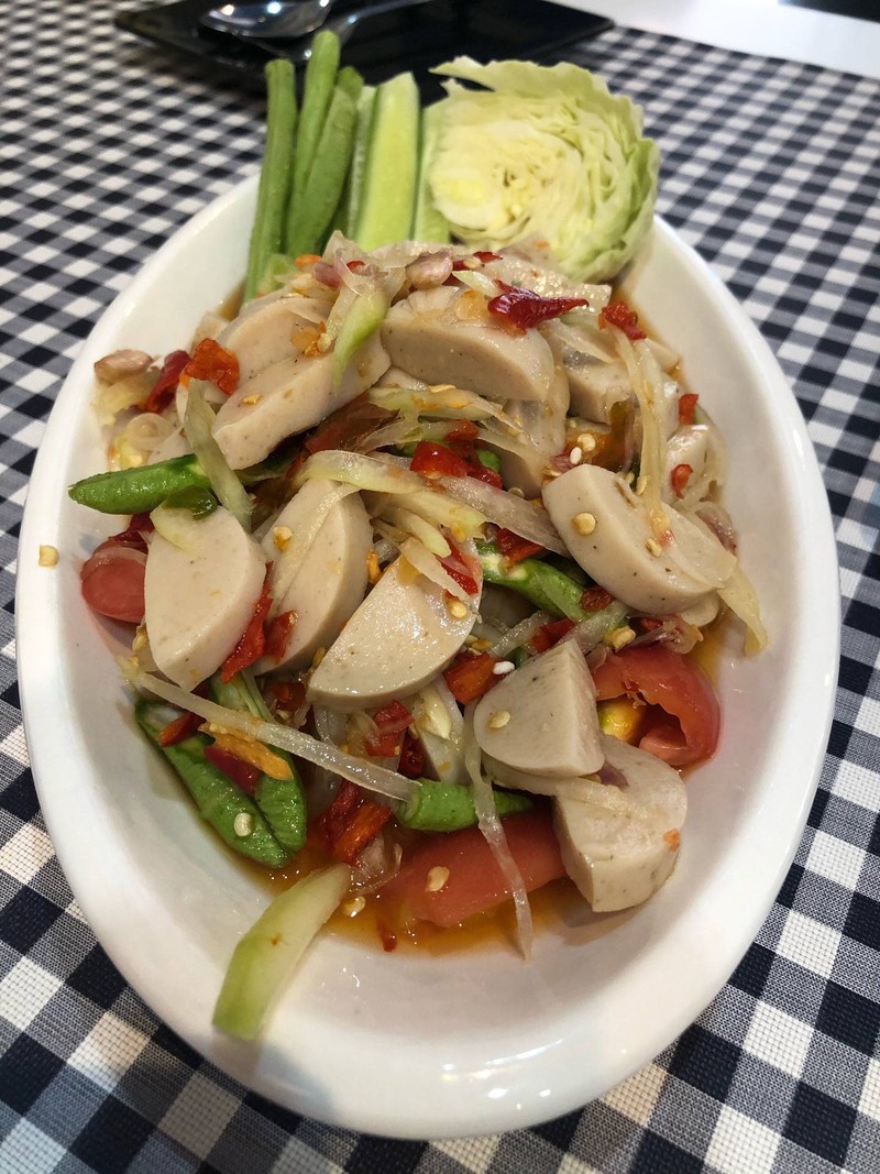 ตำหมูยอ อันนี้ไม่ผ่านหมูยอแป้งเยอะมาก