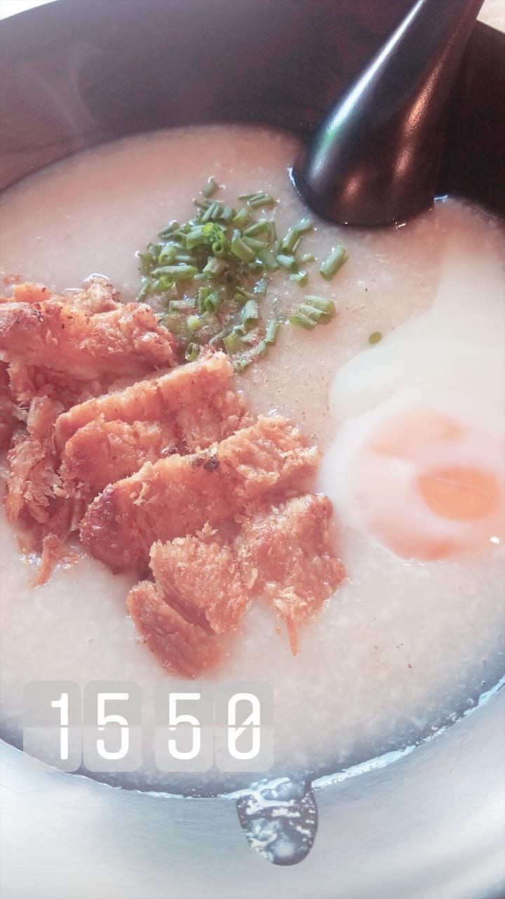 หมูกรอบคือกรอบมาก! โจ๊กอร่อยแล้วไม่ต้องเติมอะไรก็ได้!