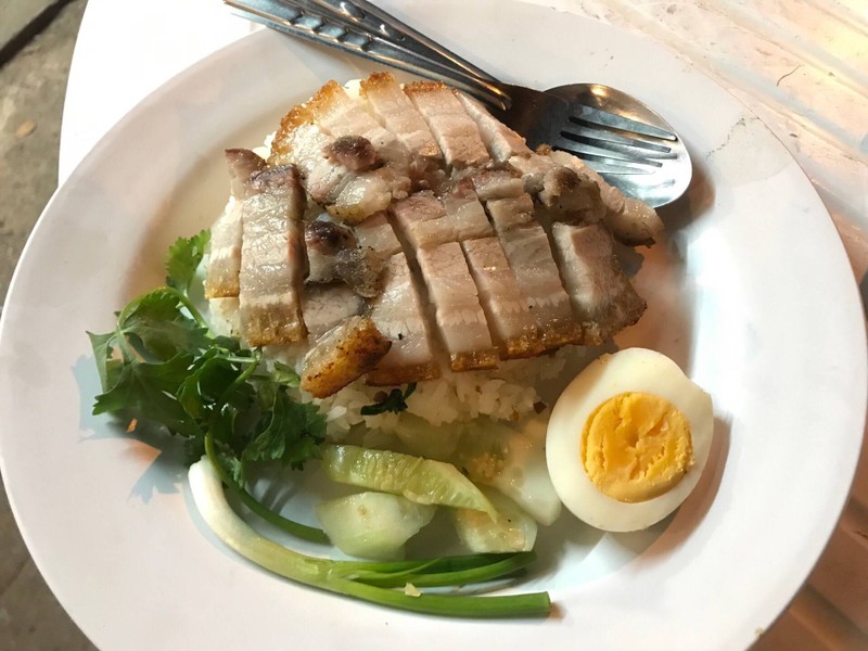 ข้าวหมูกรอบ