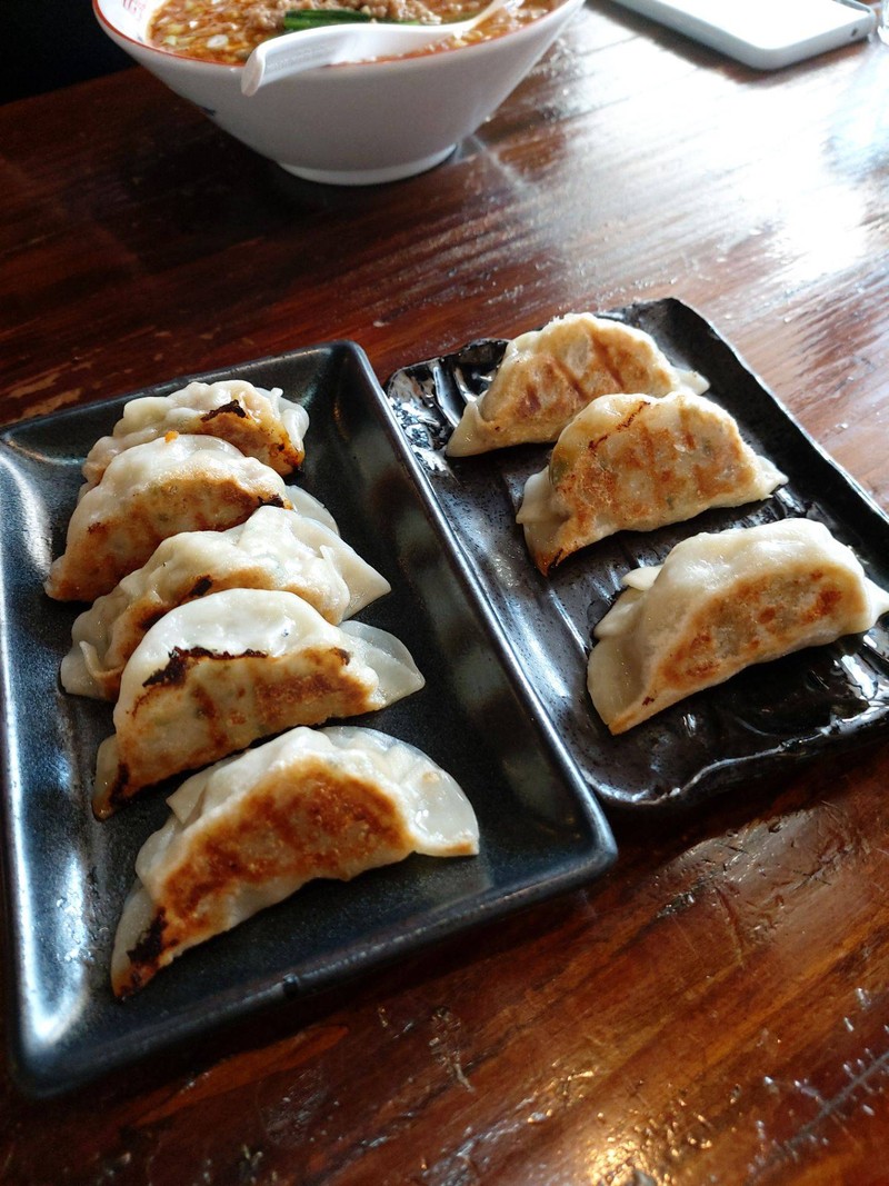 เกี๊ยวซ่า 5 ตัว 80.-