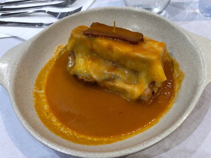 Francesinha แบ่งครึ่ง