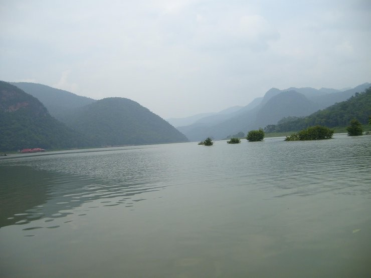 ไปช่วงปลายฝนต้นหนาวน้ำเยอะจะสวยค่ะ