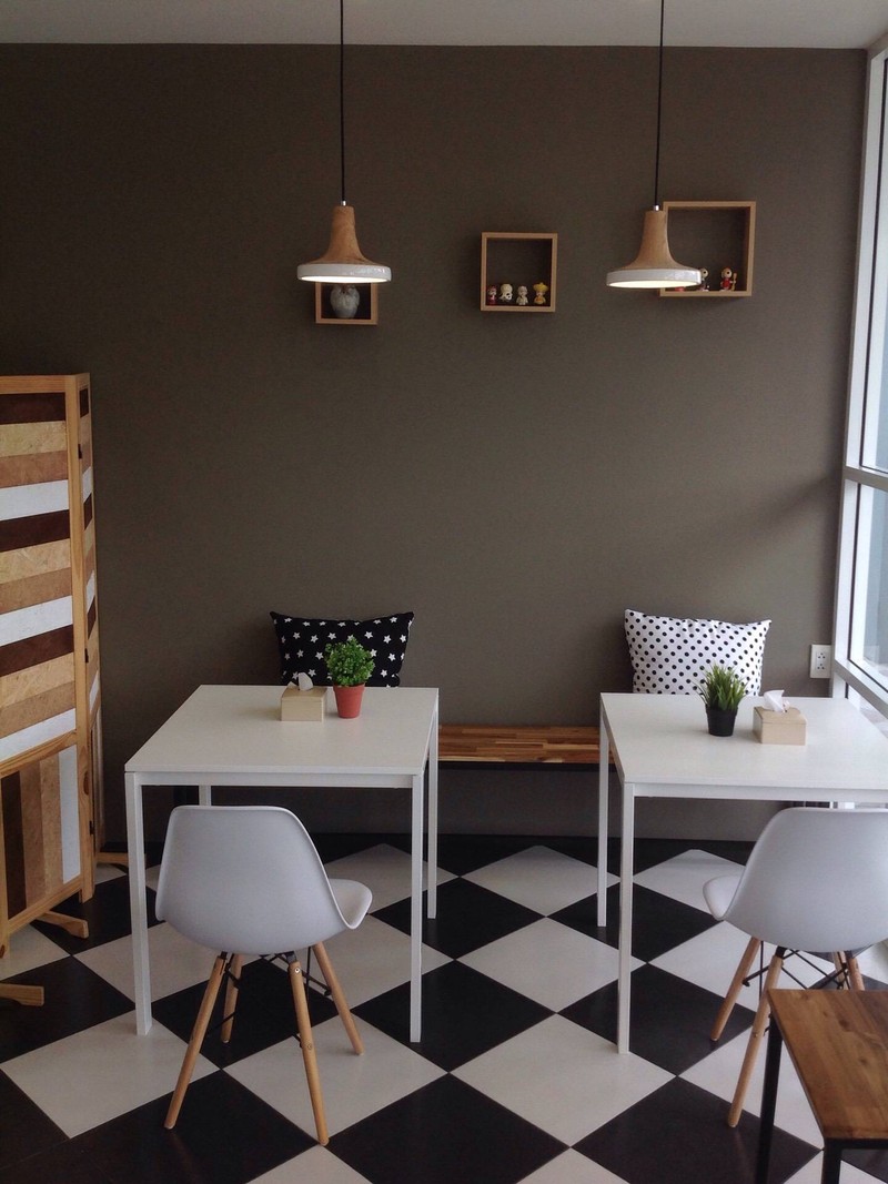 ร้านกาแฟเล็กๆ ด้านหน้าอาคารที่พัก