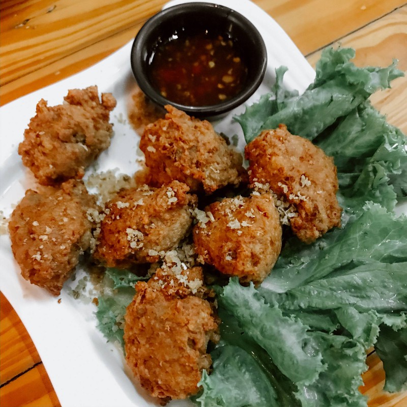 หมูก้อนทอด