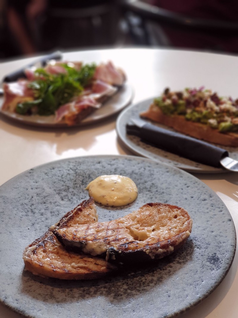 ปิ้งได้หอมมากๆ ชีสไม่ยืดขนาดนั้นแต่เป็นอะไรที่อร่อยที่สุดเท่าที่เคยกินมา