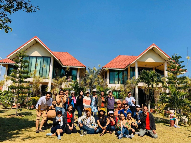 สวนหน้าบ้านกับภาพหมู่ค่ะ
