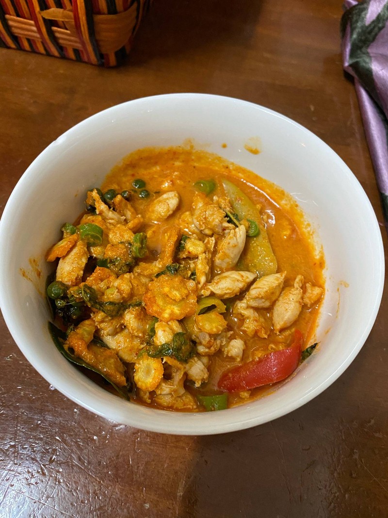 ผัดพริกแกงเศษไก่