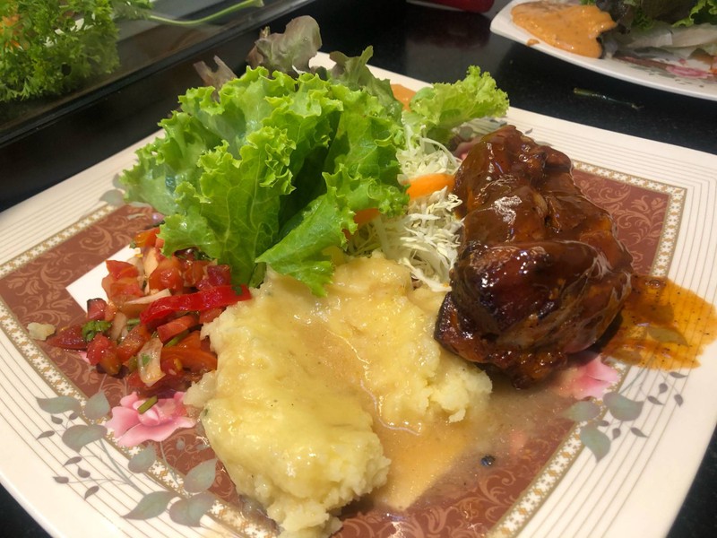 ซี่โครงหมูอบกับมันบด