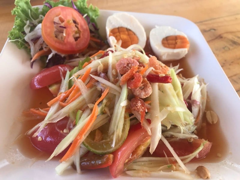 ส้มตำไทยไข่เค็ม 70฿