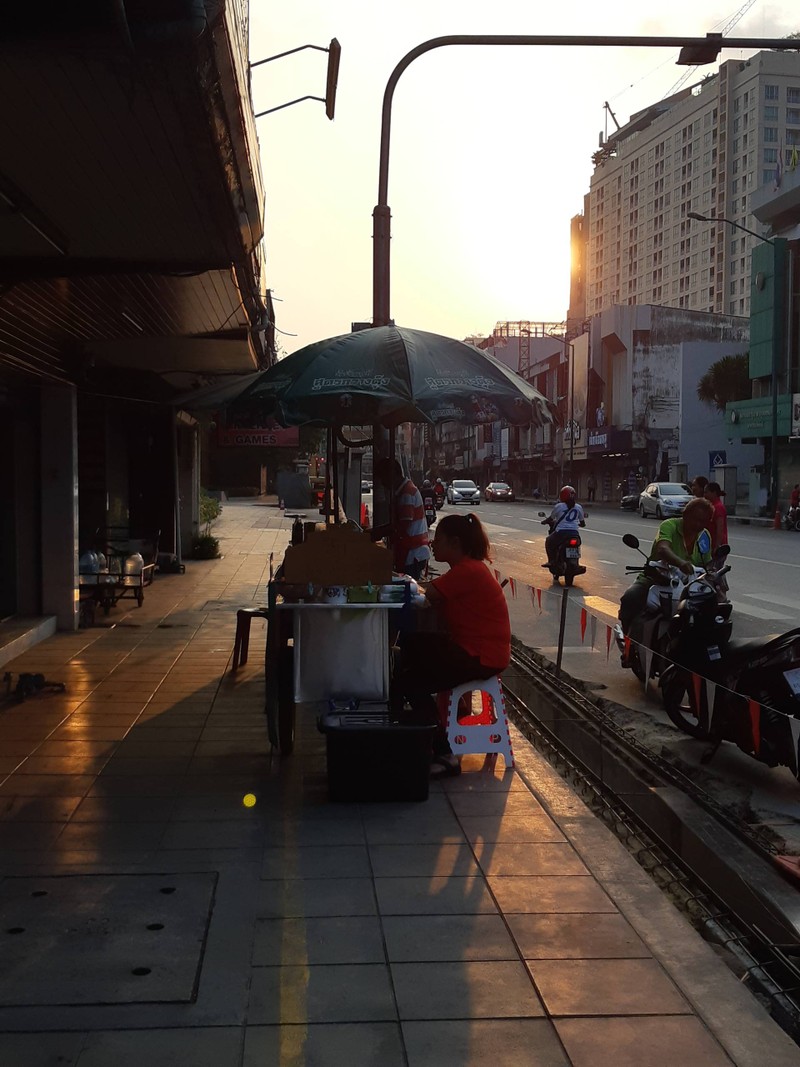 ตอนเช้าอากาศเย็นๆ แสงอาทิตย์เริ่มขึ้น ท้องเริ่มร้อง มาทานกันเยอะๆน่ะครับ