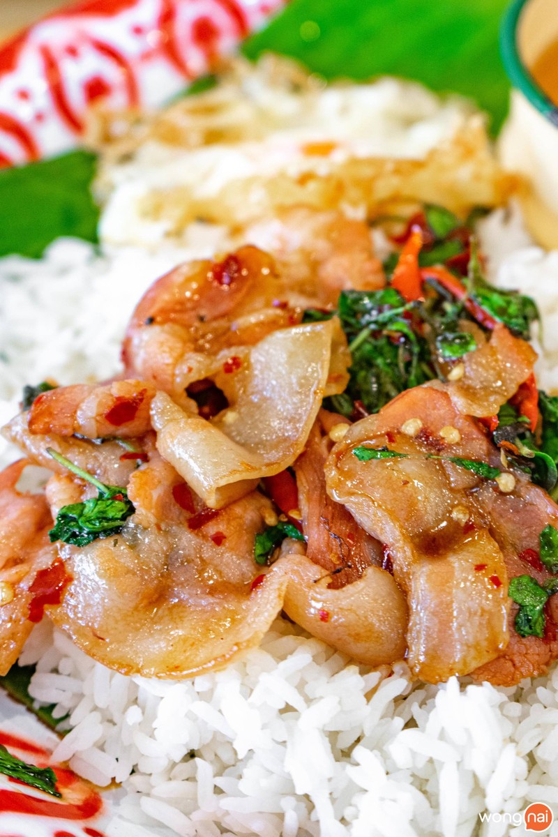 ข้าวผัดกะเพราเบคอน