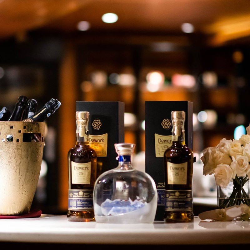 Cocktail bar