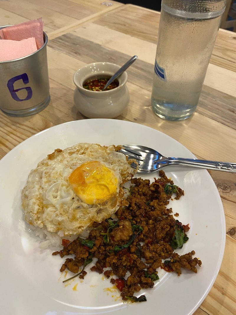 กระเพราเนื้อแห้งๆ