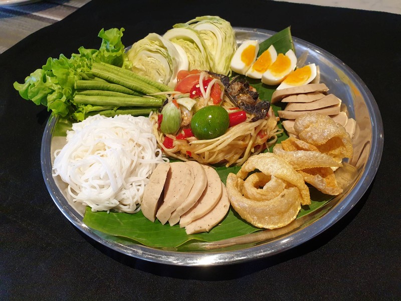 ส้มตำถาด อร่อย รสจัดจ้านราคาไม่เเพงคะ