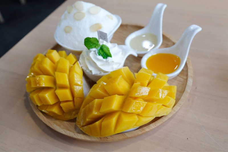 mango lover มะม่วงหอมหวาน ให้ความสดชื่น เสิร์ฟคู่กับบิงซู ซอสมะม่วงและนมข้น 