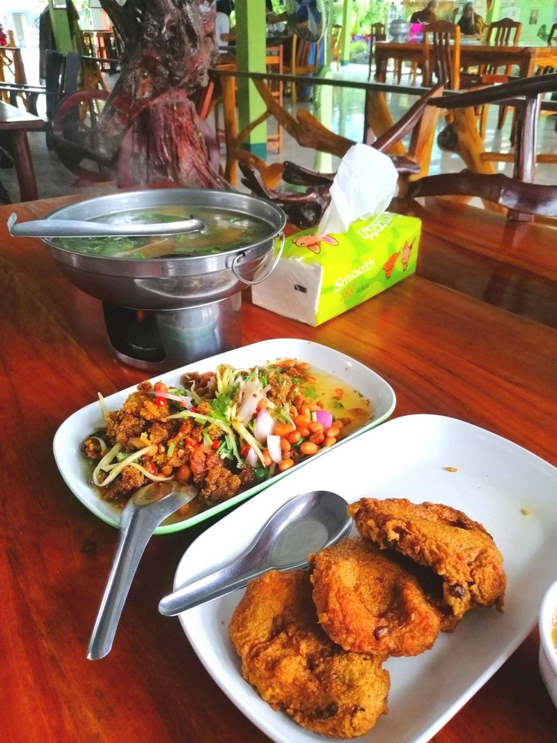 กรอบอร่อยมาก​ ตอนแรกนึกว่าเหมือนปลาดุกฟูแต่อร่อยกว่ามากค่ะเป็นปลานิล