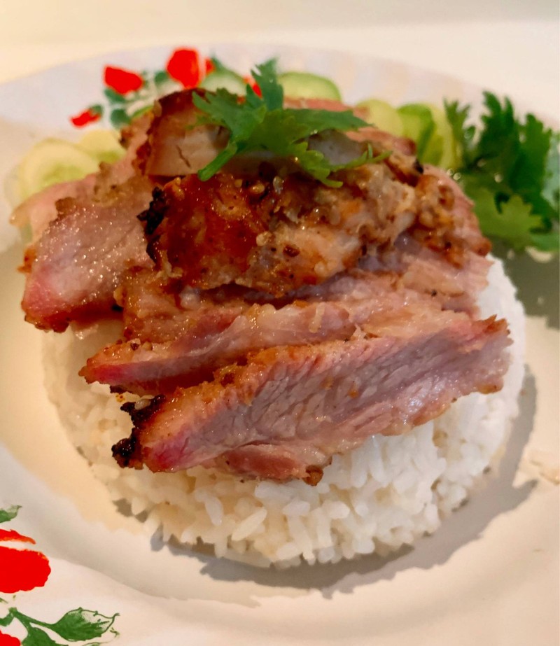 ข้าวหมูย่างจิ้มแจ่ว