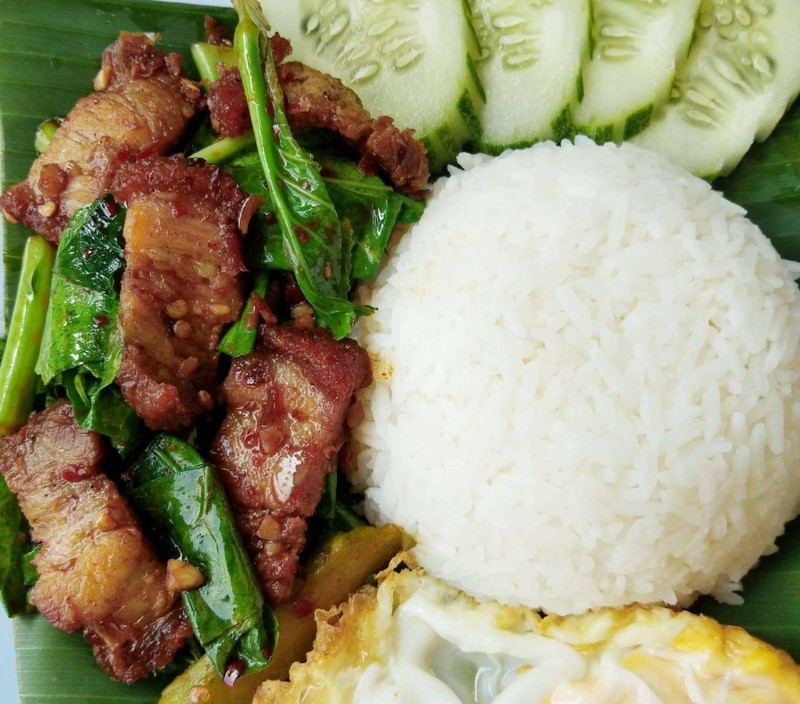 คะน้าหมูกรอบ