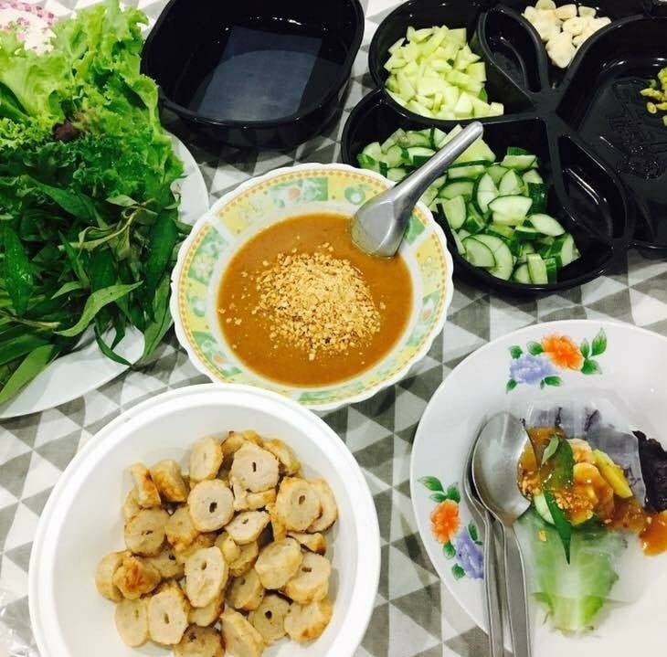 สาขาตลาดห้าแยกเปิดขายเวลา 12.00 -21.00 นสาขาใกล้ต้นยางใหญ่ เปิดขายเวลา9.00-15.00