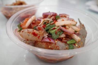 ยำไหลบัวกุ้งสด กุ้งใหญ่มาก