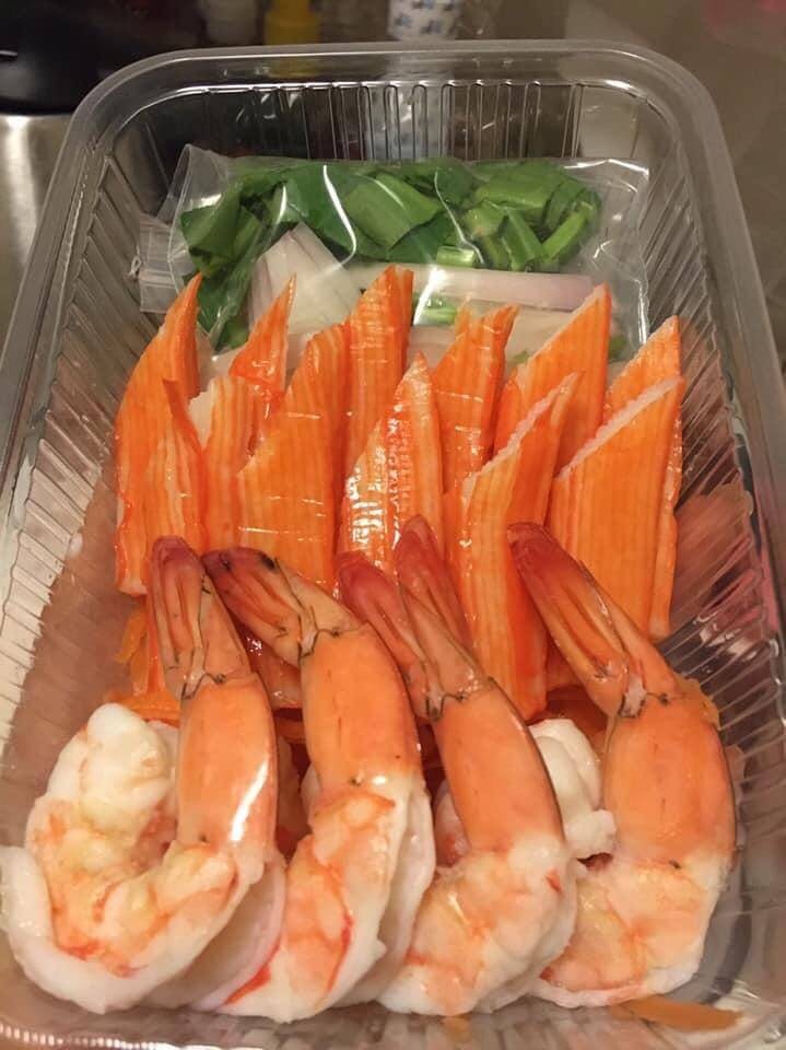 ยำกุ้งสุก ปูอัด