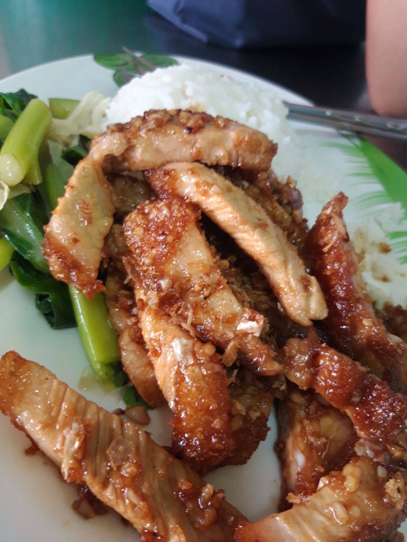 หมูกรอบกระเที่ยม