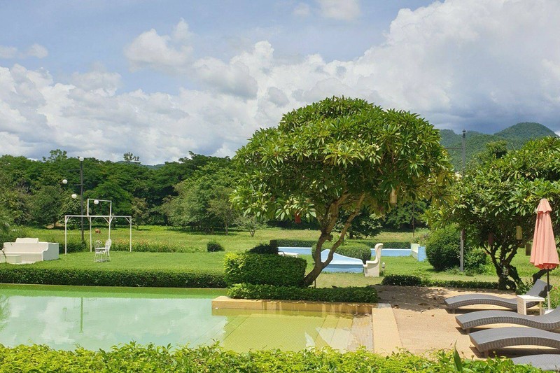 สระว่ายน้ำ