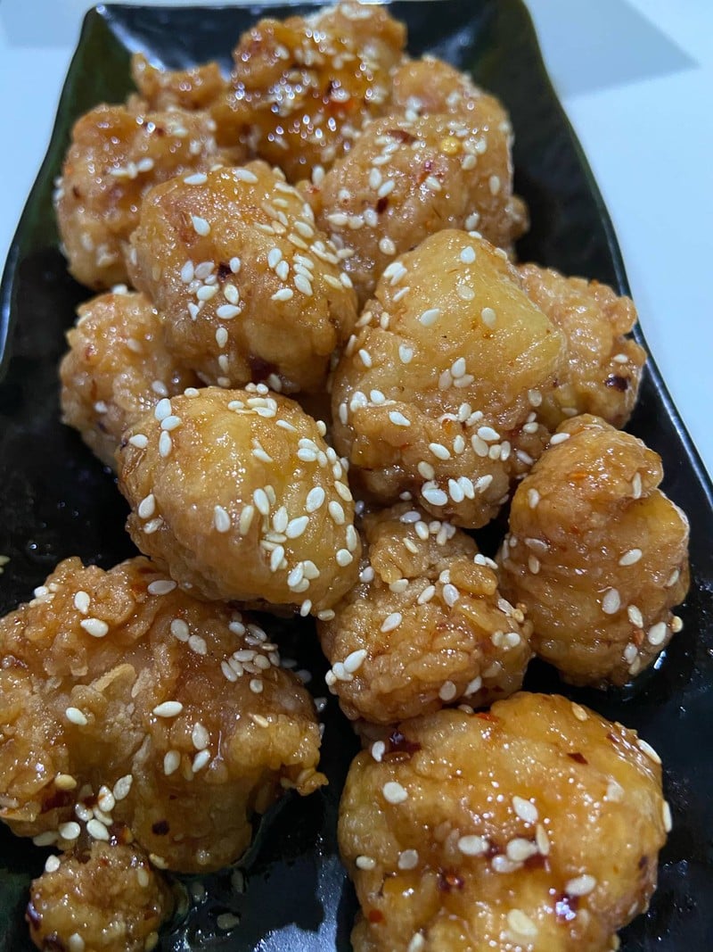 แนะนำเลยค่ะ เมนูไก่ป็อป ซอสสามรส ทานเป็นกับข้าวก็อร่อย ทานเล่นก็เพลิน เด็กๆชอบมา