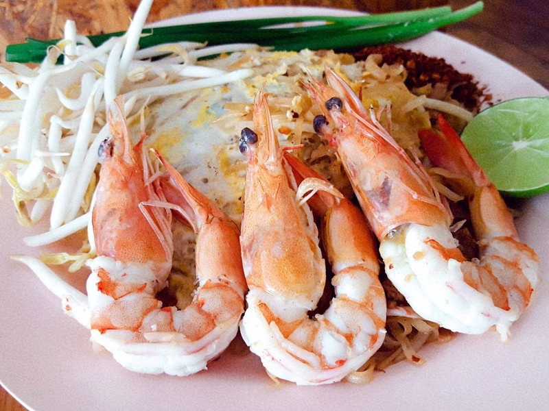ผัดไทยเส้นเล็กกุ้ง