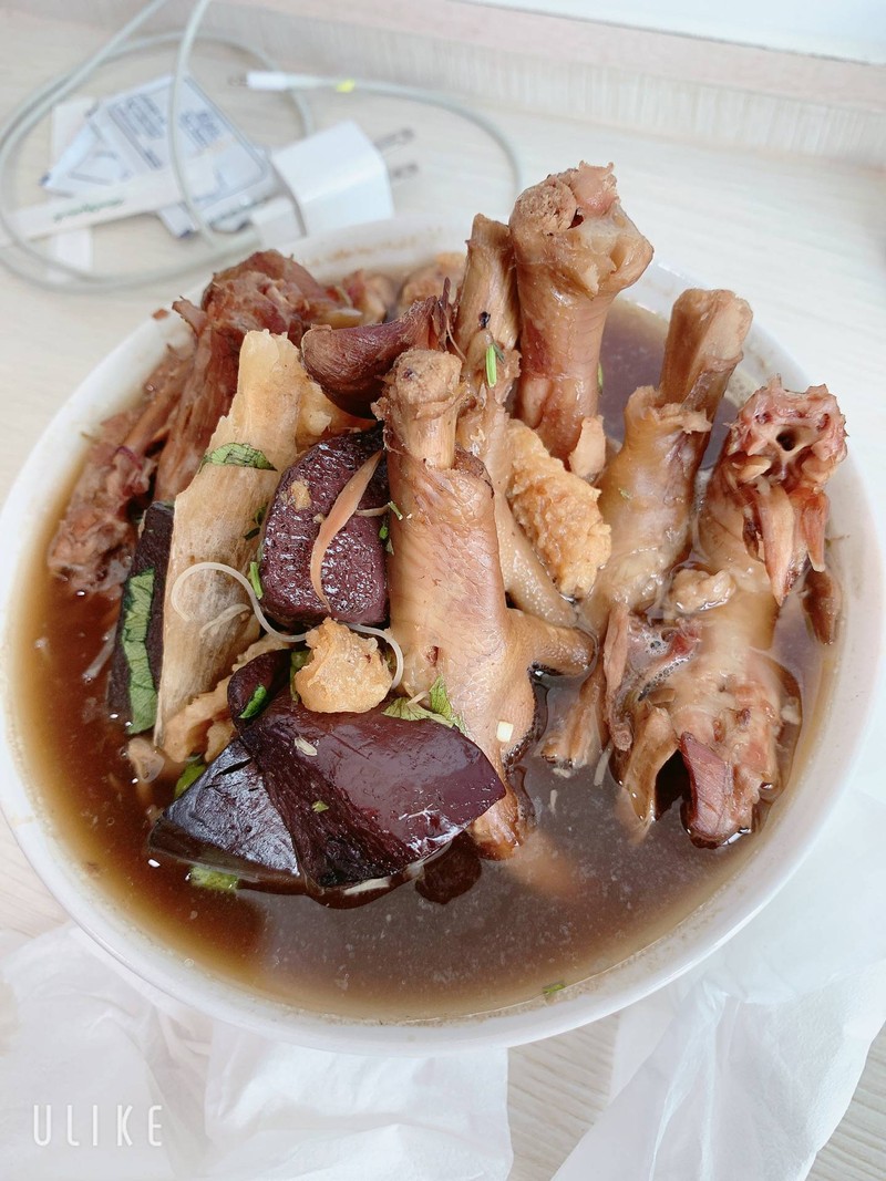 อร่อยมากคะ สมกับราคาที่จ่ายไป โดยเฉพาะความอร่อยที่ลงตัว แนะนำคะร้านนี้