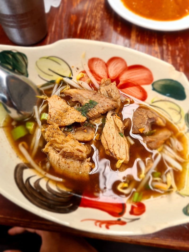 ชามนี้ 60 บาท ไม่มีอะไรโดดเด่น เนื้อยังไม่เปื่อยดี