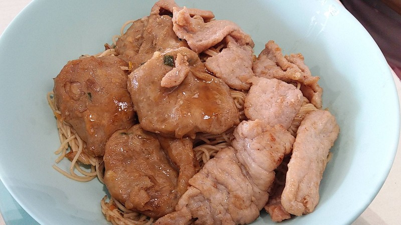 ผัดหมี่ฮ่องกงหมู