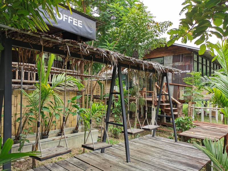 เล่นชิงช้าก่อนนน