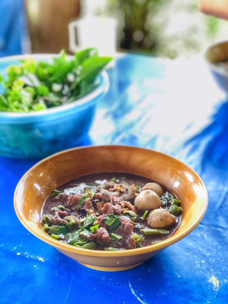 เส้นเล็กน้ำตก