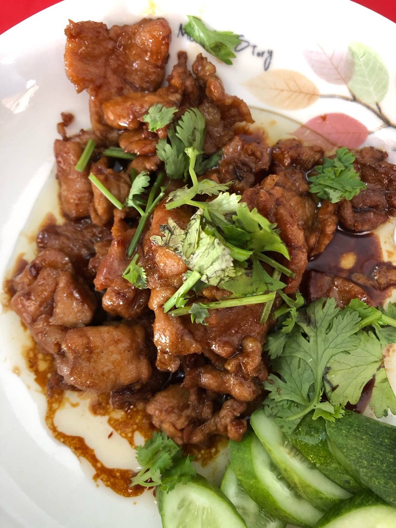 หมูกระเทียมอร่อย