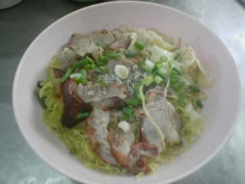 บะหมี่เกี๊ยวกุ้งสดหมูแดง
