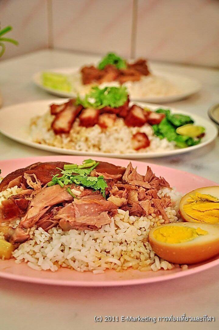 ข้าวขาหมู ข้าวหมูกรอบ