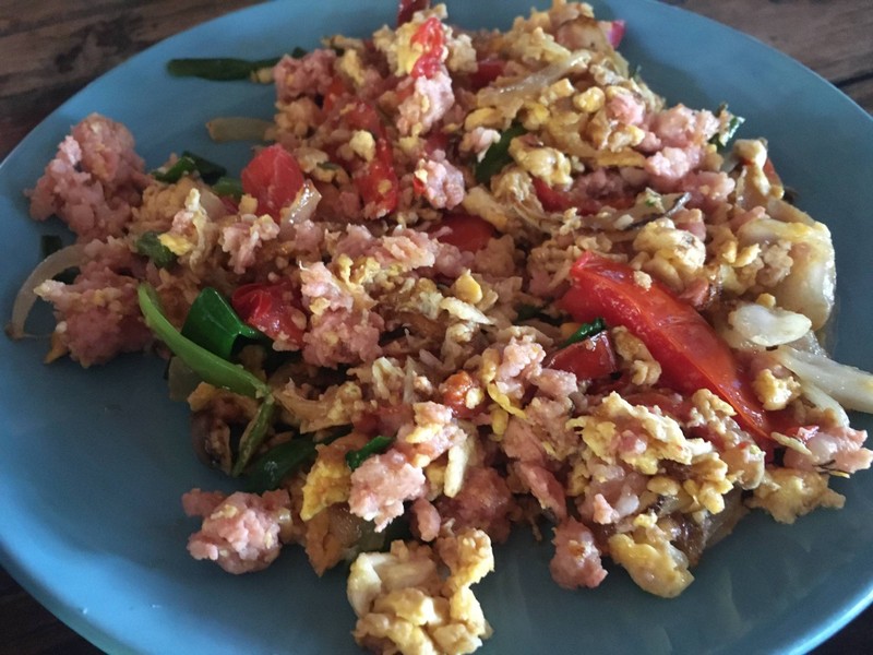 แหนมผัดไข่ 