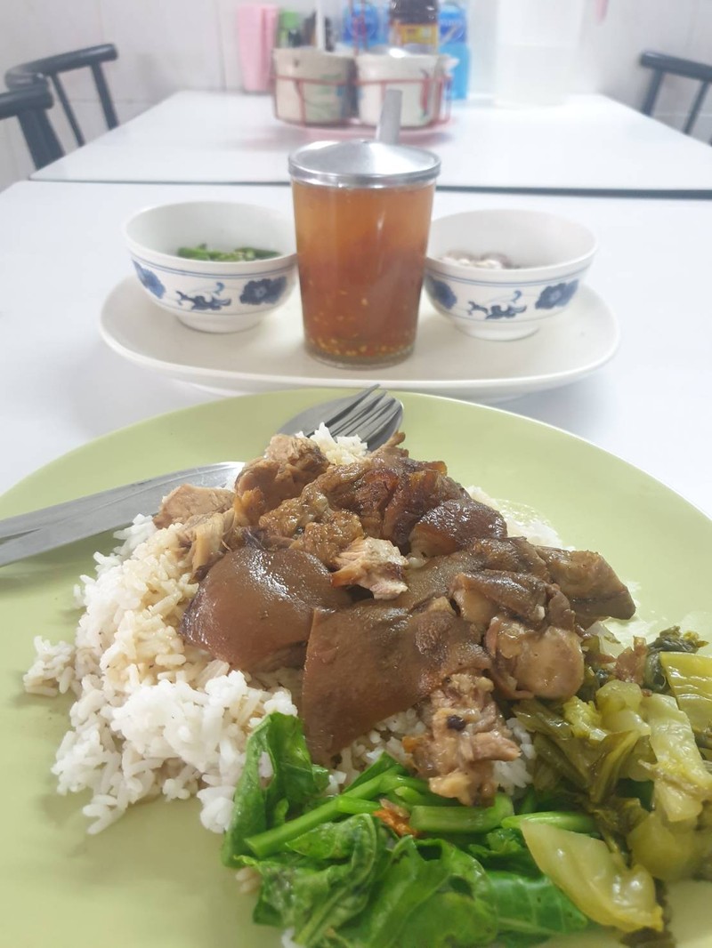 ขาหมู / คากิ นุ่ม ดุ๊บๆ ดั๊บๆ