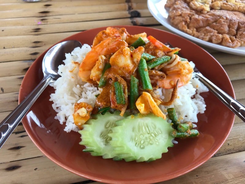 ข้าวผัดเครื่องแกงทะเล