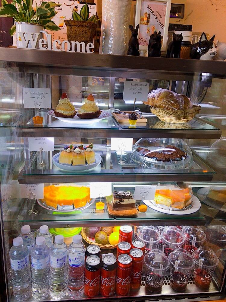 ขนมที่มีเมนูผลัดเปลี่ยนกันไป