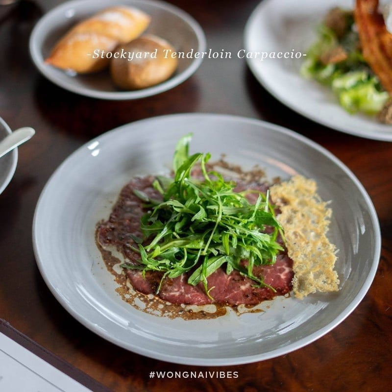 Stockyard Tenderloin Carpaccio เนื้อวัวสันในสไลซ์บางราดด้วยเดรสซิ่งทรัฟเฟิล 
