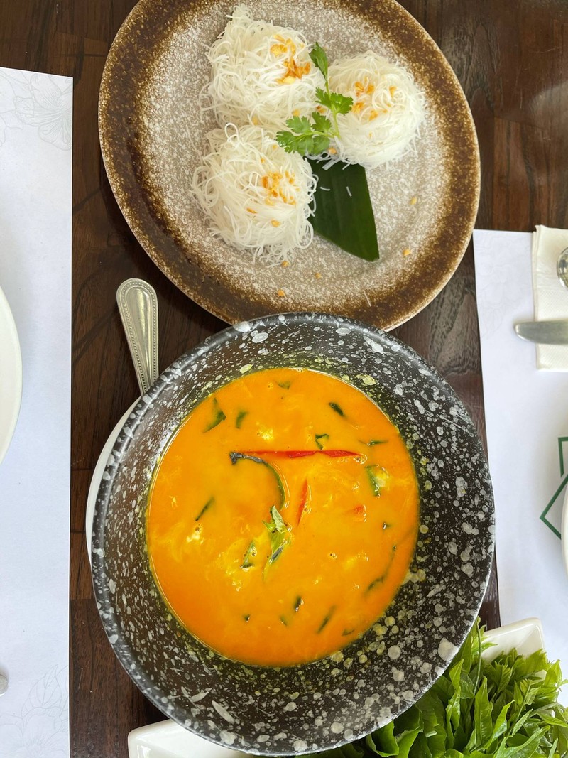 เส้นหมี่แกงปู