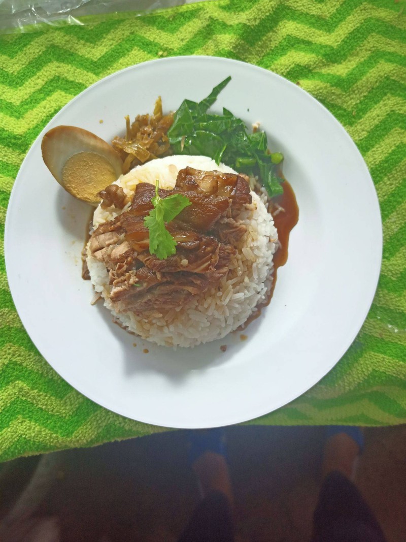 ข้าวขาหมู ธรรม 55 บาท พิเศษ 60 บาท